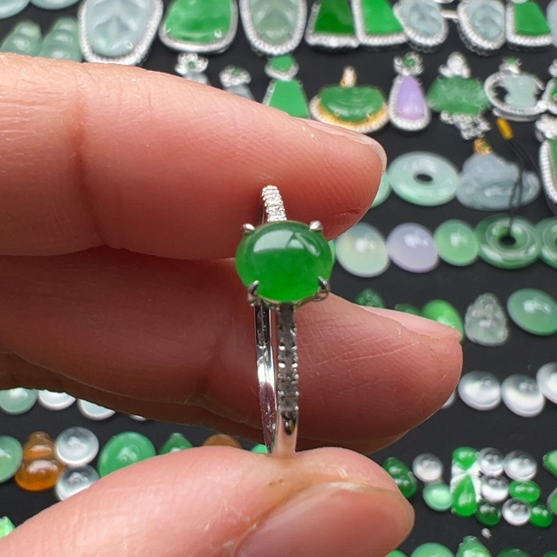 翡翠颈饰18K金镶嵌戒指