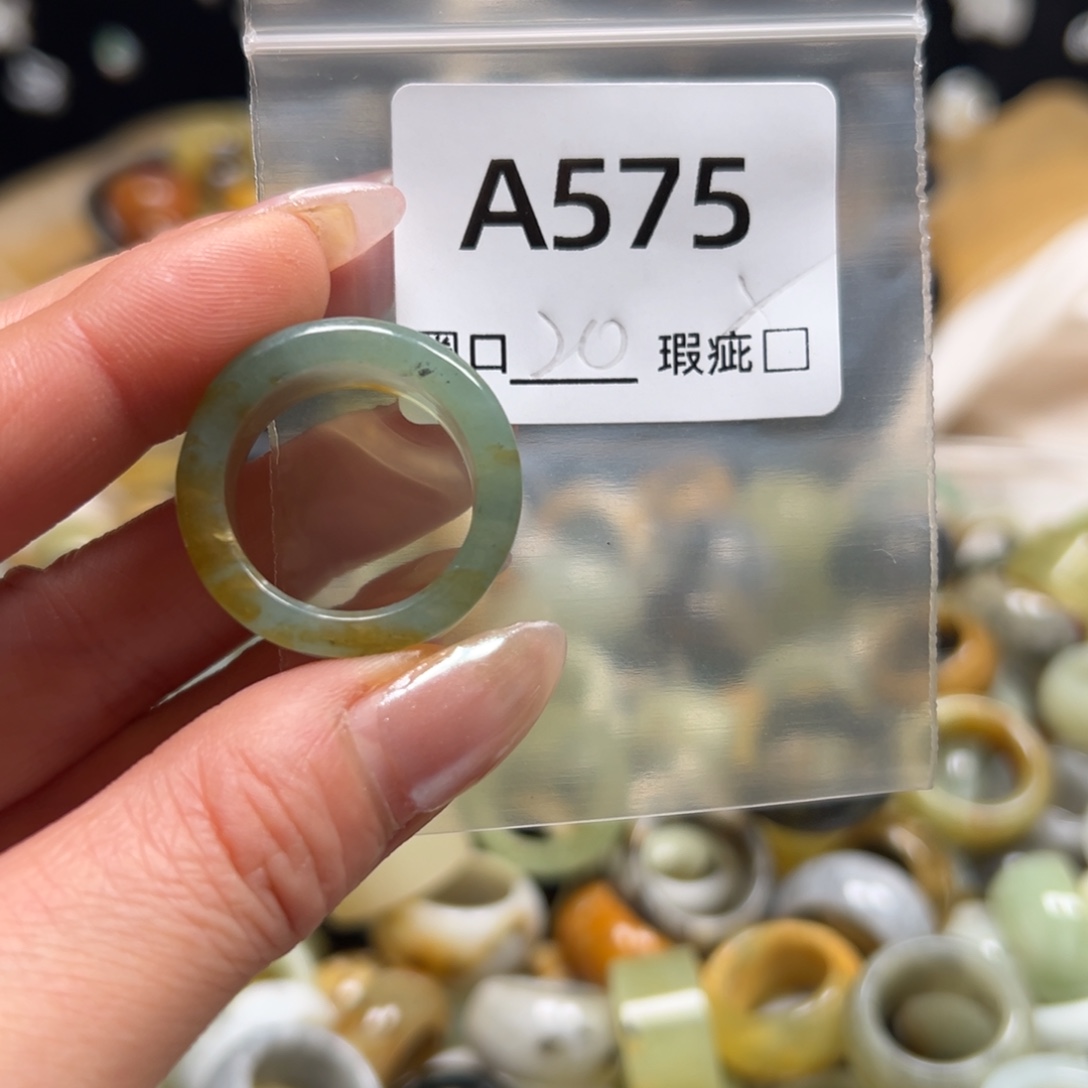 泣***芷蛇纹石玉未镶嵌戒指