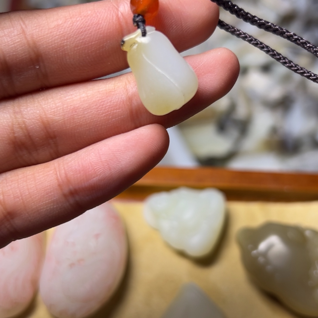 和田玉未镶嵌项链