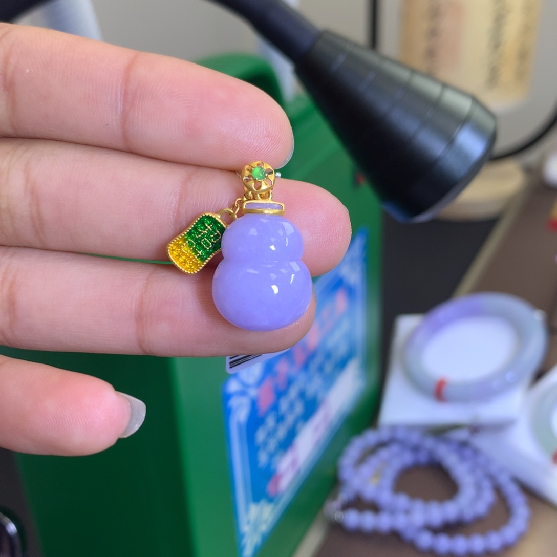 翡翠颈饰18K金镶嵌翡翠