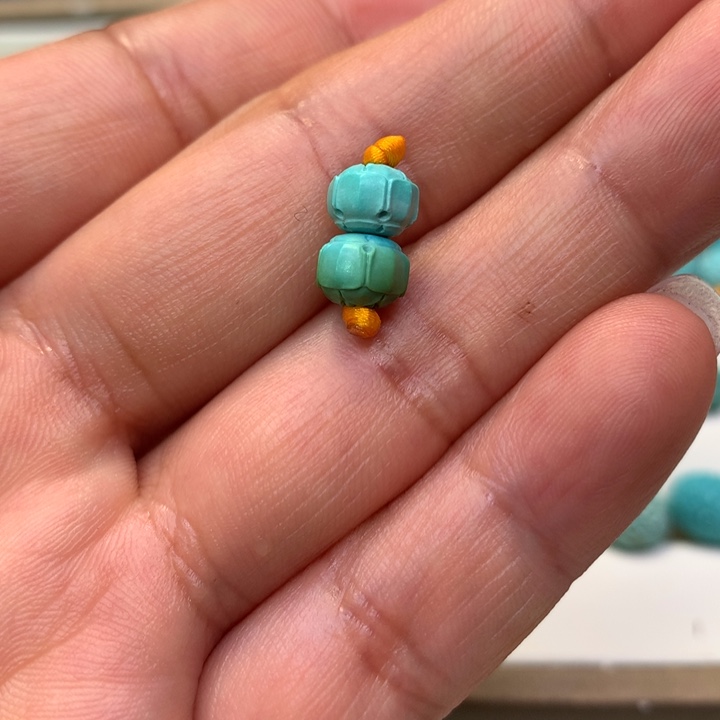 绿松石未镶嵌颈饰