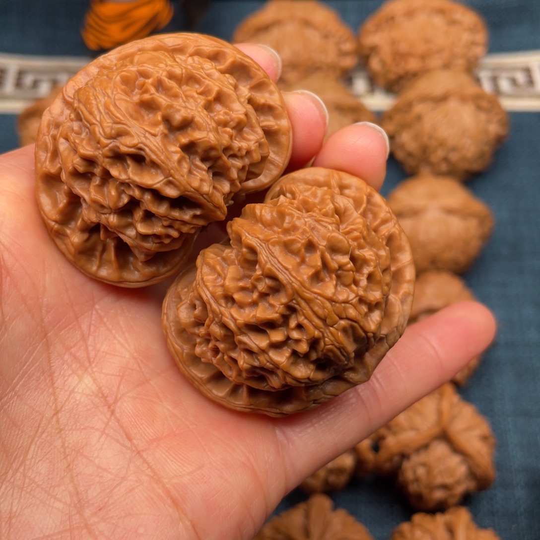 文玩核桃把件45全品毕业桃心宫灯