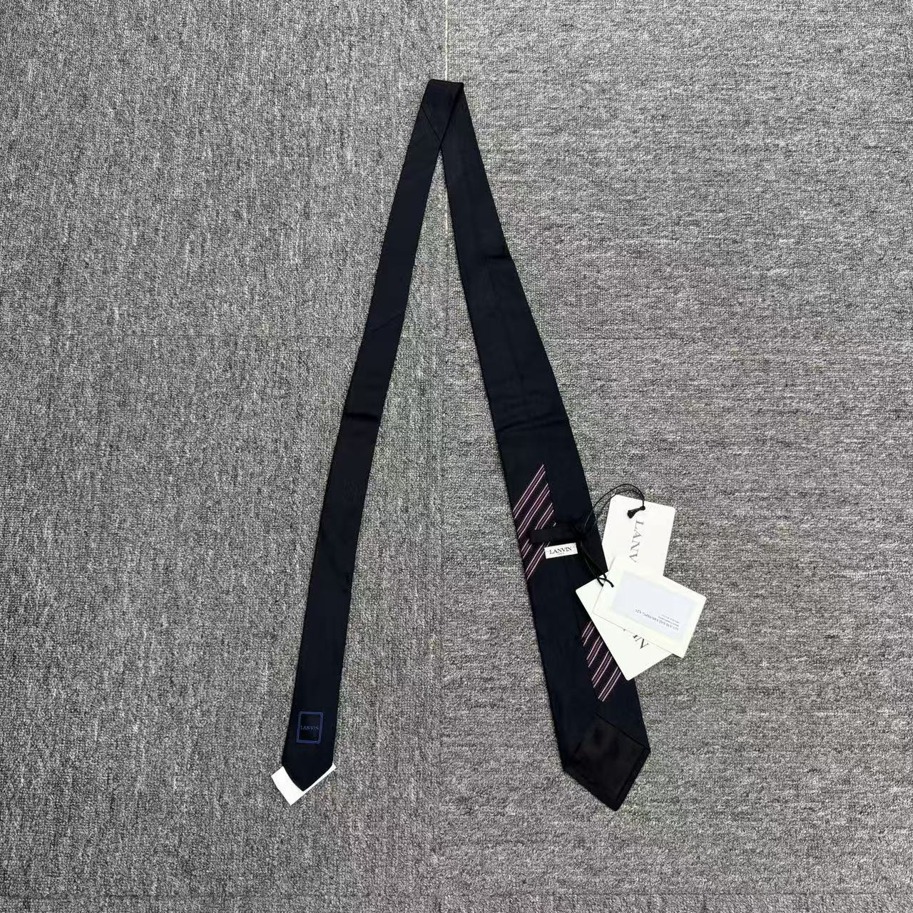 未使用 LANVIN 编码19479  Lanvin 条纹领带 尺码：U码 
