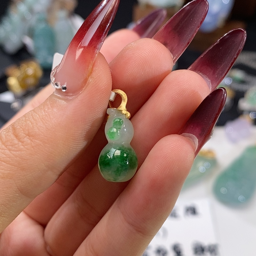 翡翠吊坠(不含链)18K金镶嵌