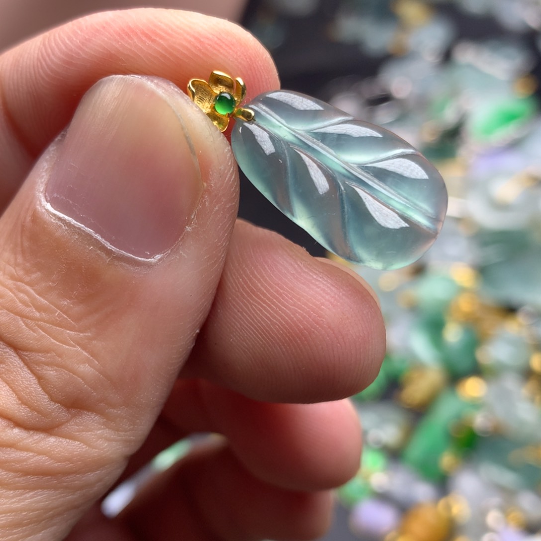 【闪购商品】颈饰18K金镶嵌翡翠翡翠