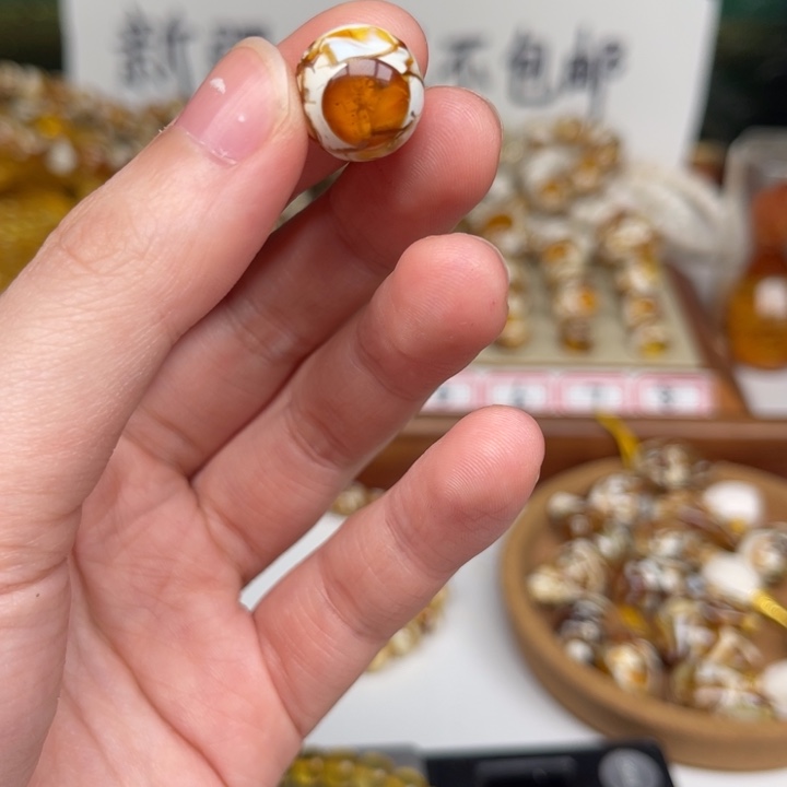 未镶嵌琥珀裸石刚*48号