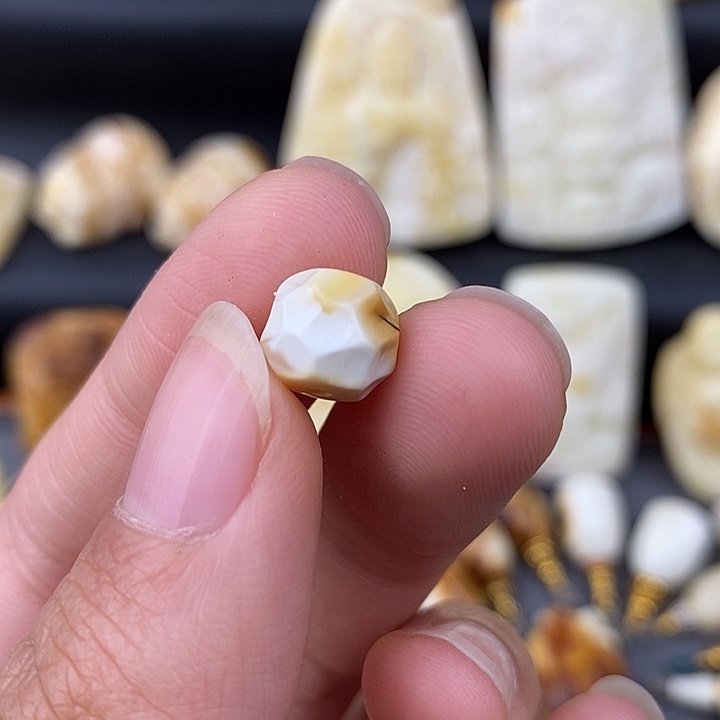 琥珀未镶嵌裸石9瓷白无相微瑕