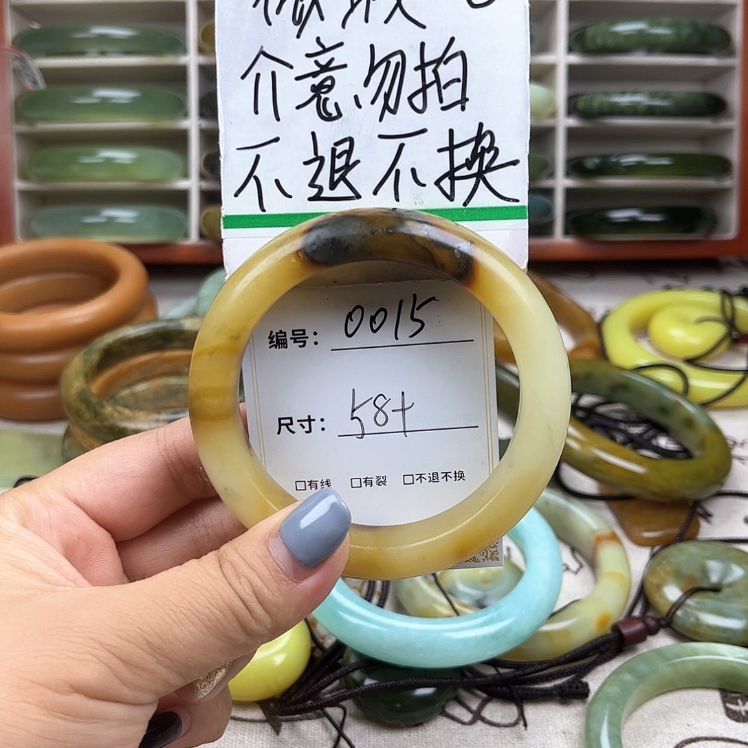 蛇纹石玉手镯未镶嵌