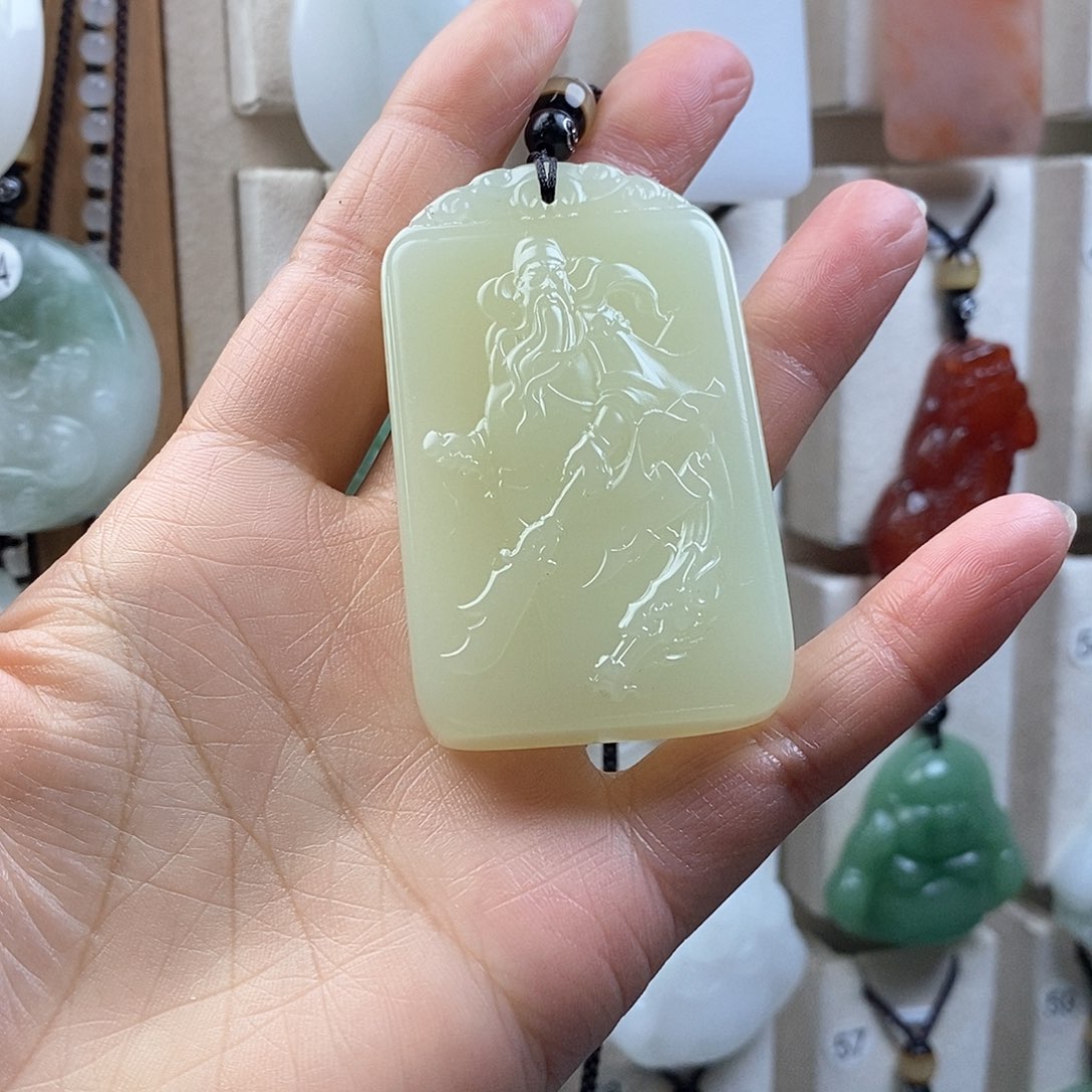 颈饰未镶嵌石英质玉