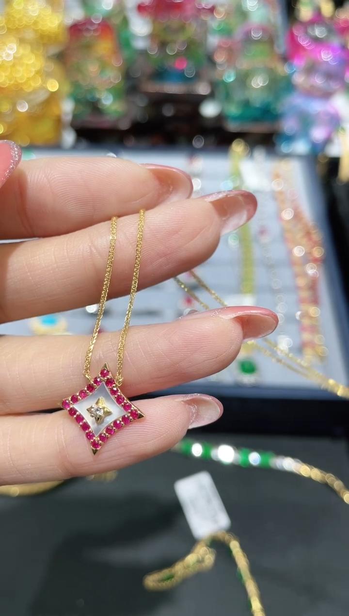 18K金镶嵌天然红宝石项链