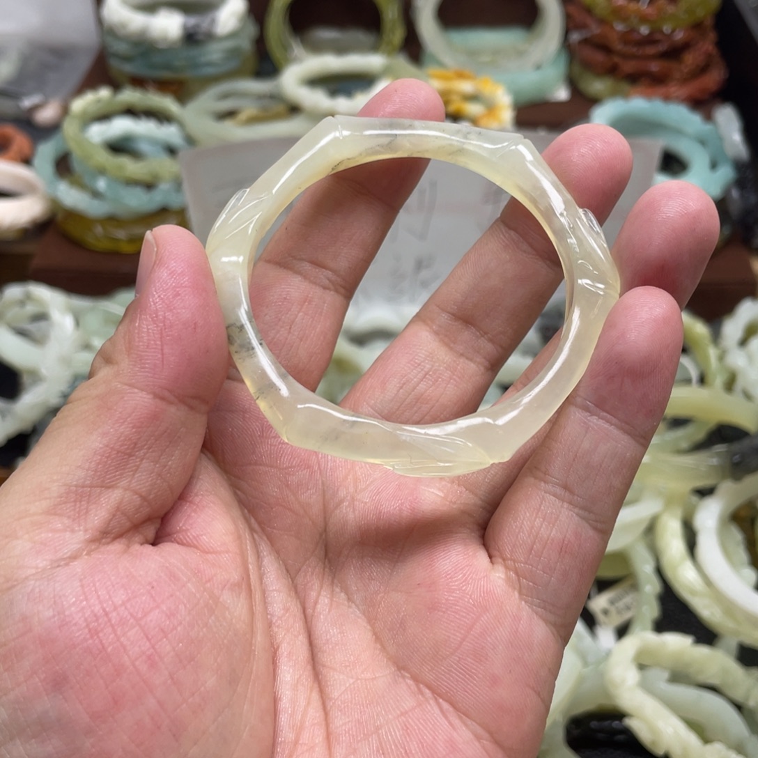 蛇纹石玉未镶嵌手镯