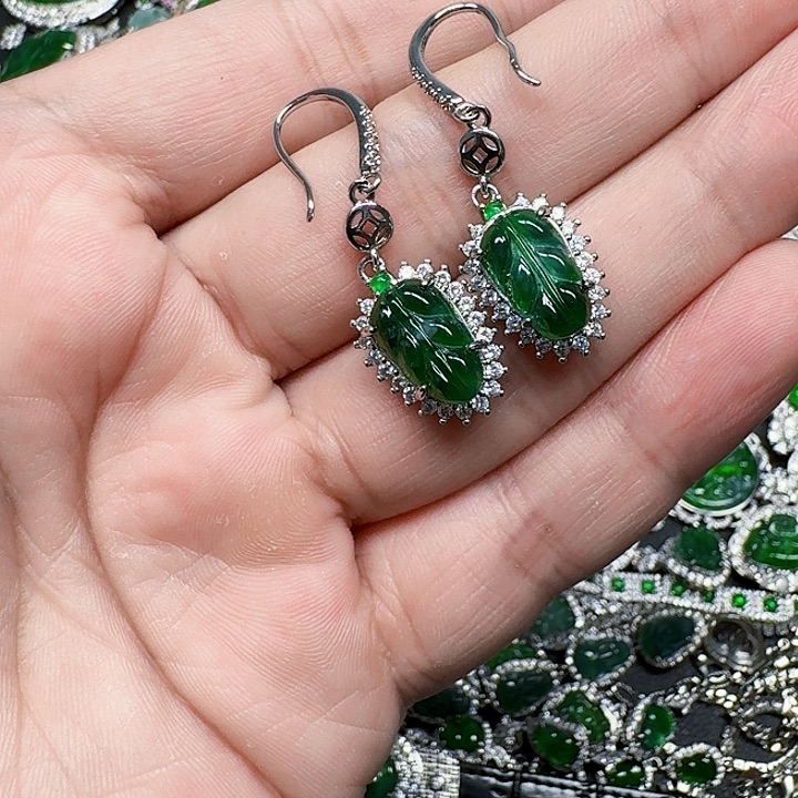 翡翠颈饰未镶嵌天然A货翡翠放漏