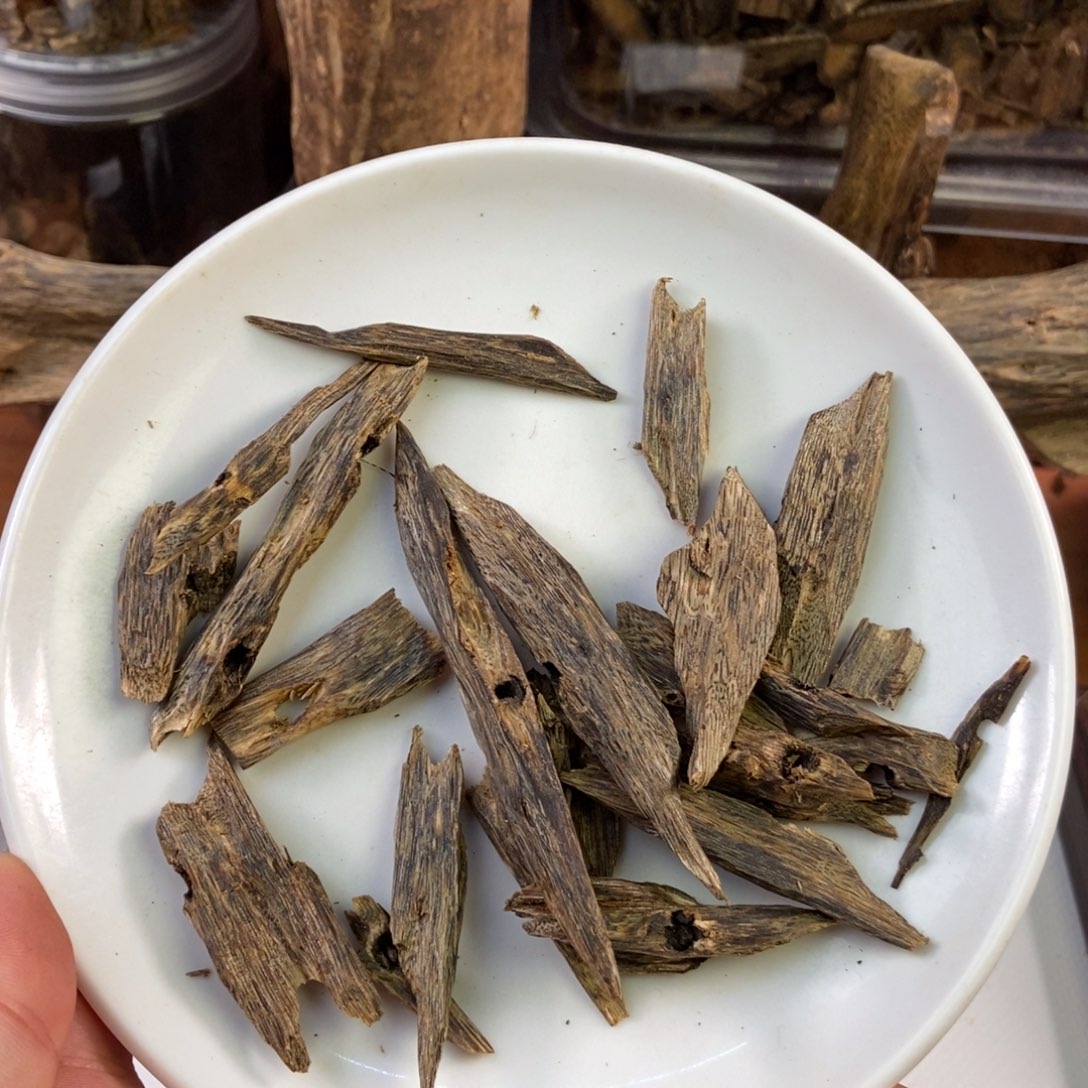 沉香陆河块料25克