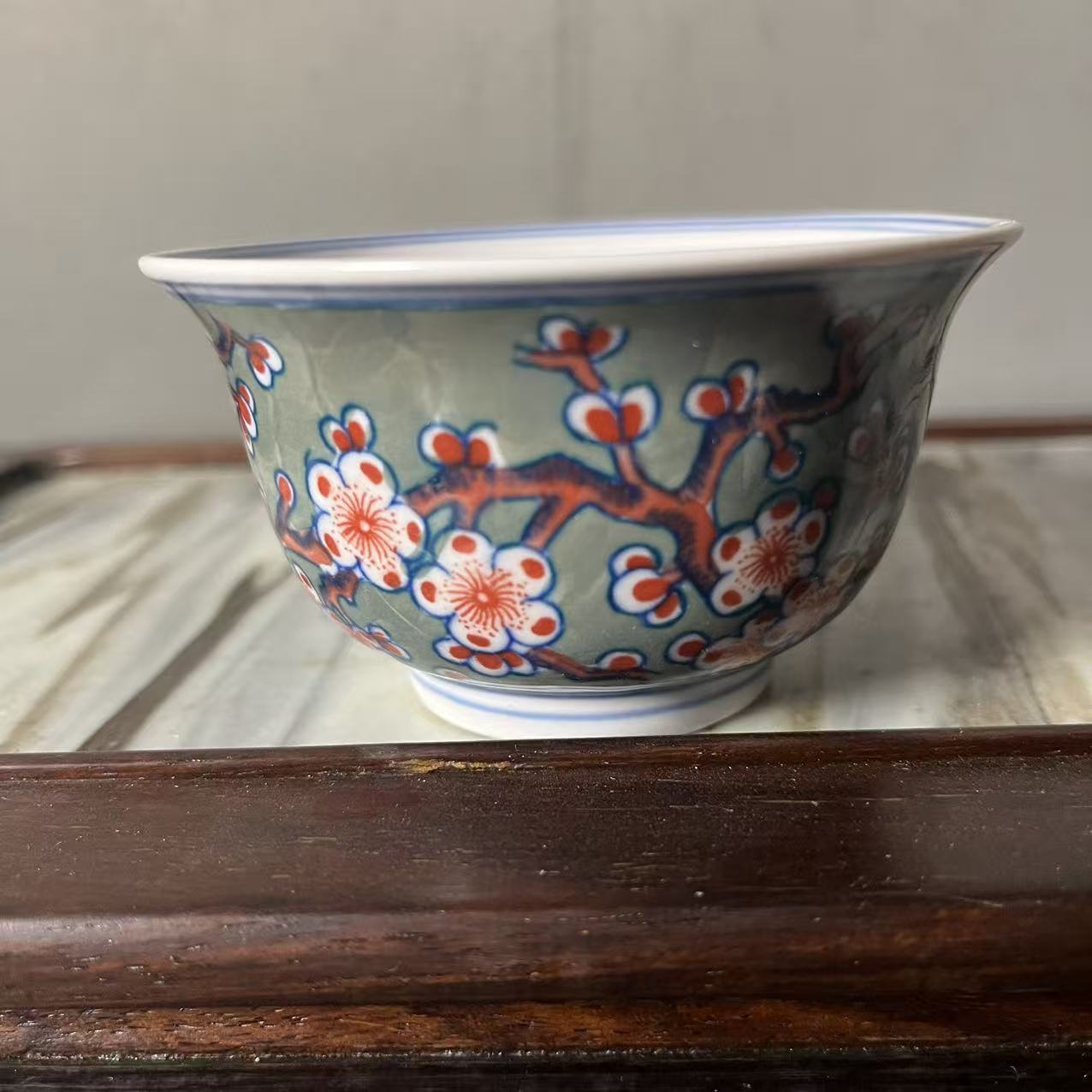 景德镇梅花陶瓷压手杯