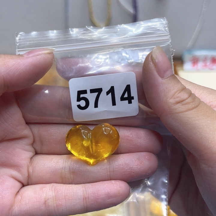 未镶嵌琥珀珠宝奇石