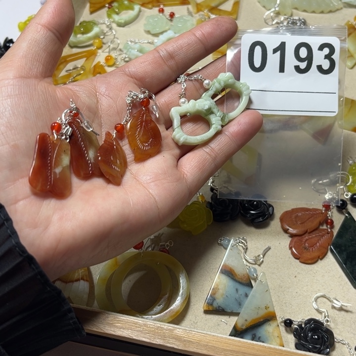 m***o蛇纹石玉合金耳饰