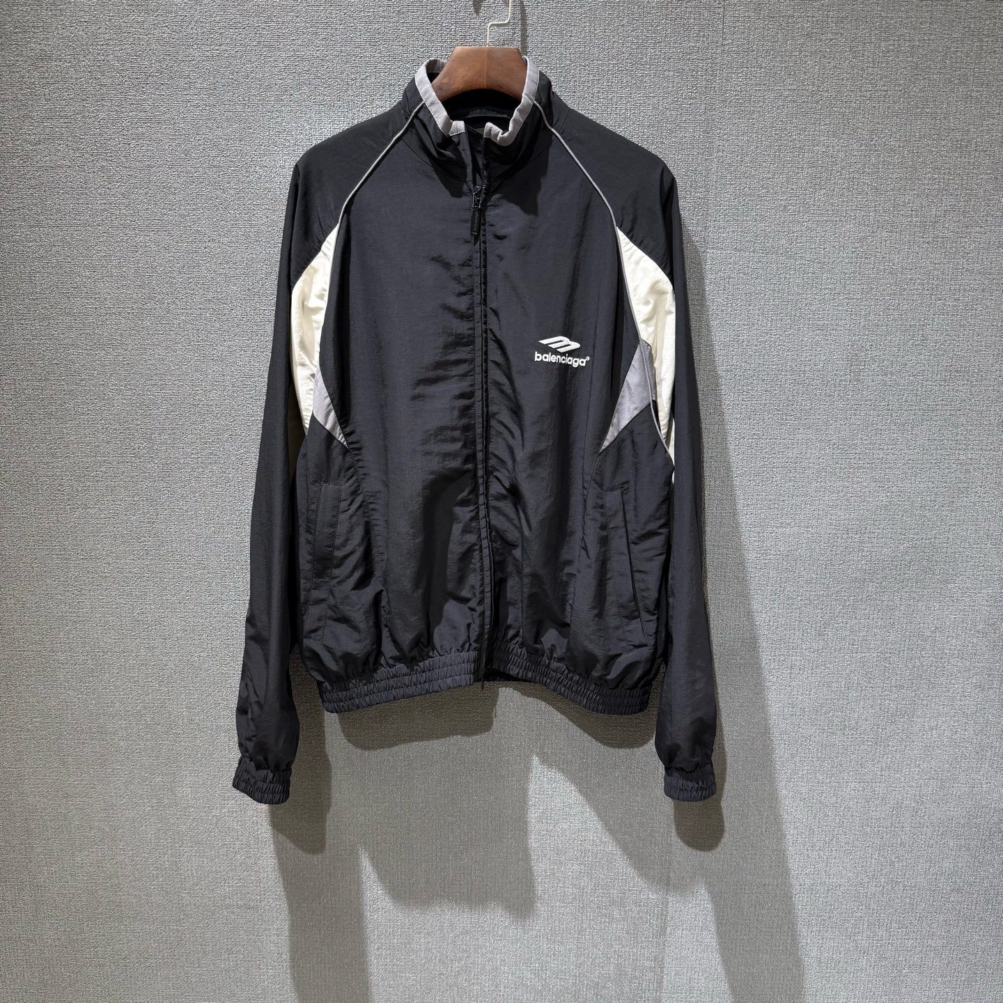 未使用 Balenciaga/巴黎世家 （pm）3B刺绣校服冲锋衣带吊xs码/1976