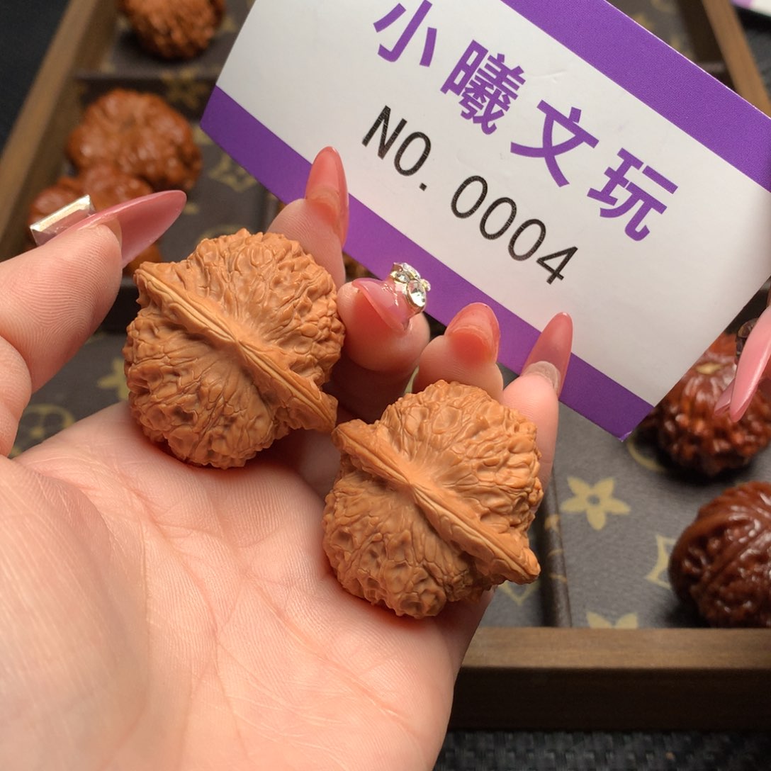 文玩核桃把件37血麒麟