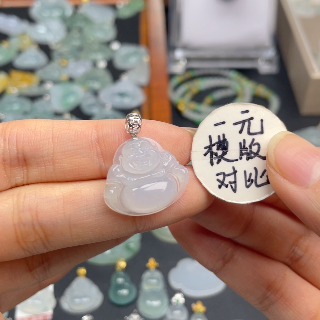 翡翠未镶嵌颈饰佛公