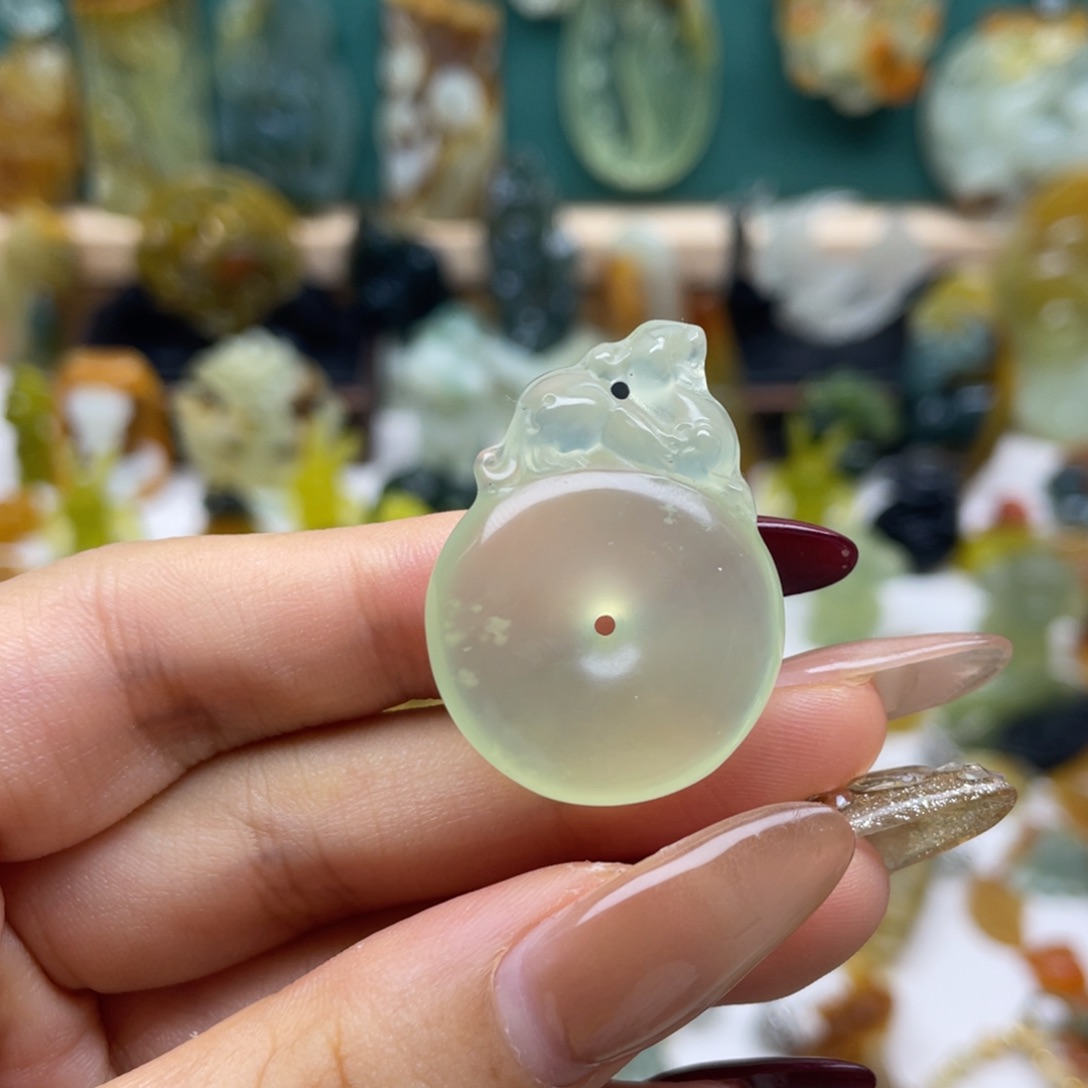 蛇纹石玉吊坠(不含链)未镶嵌