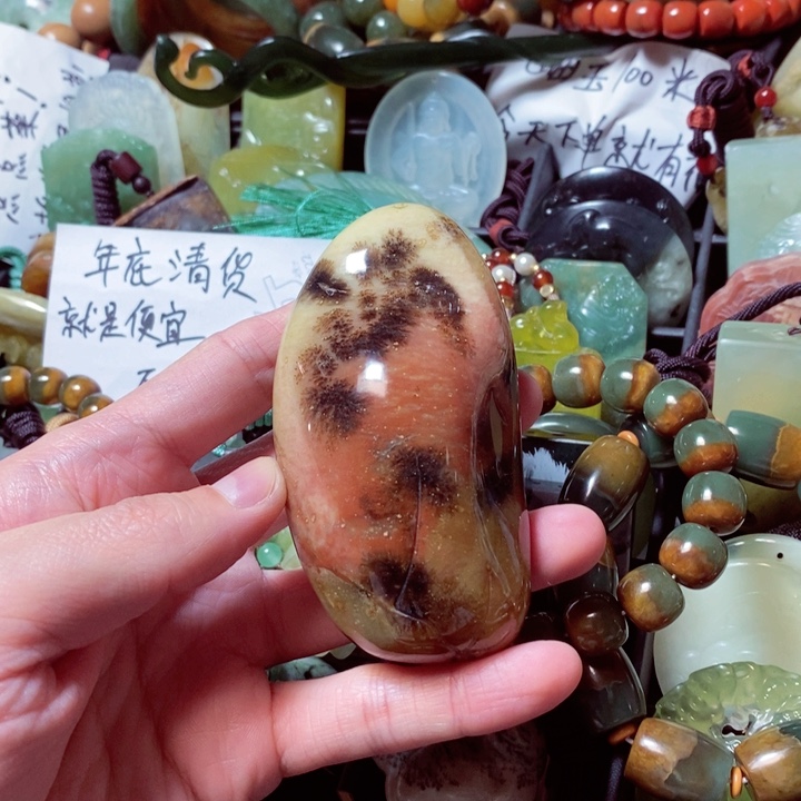 蛇纹石玉颈饰未镶嵌