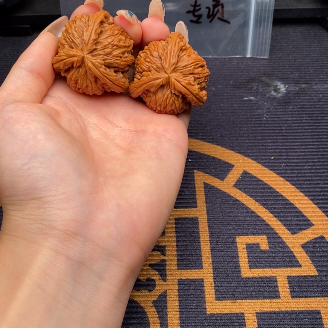 小***鱼吊坠文玩核桃白狮子