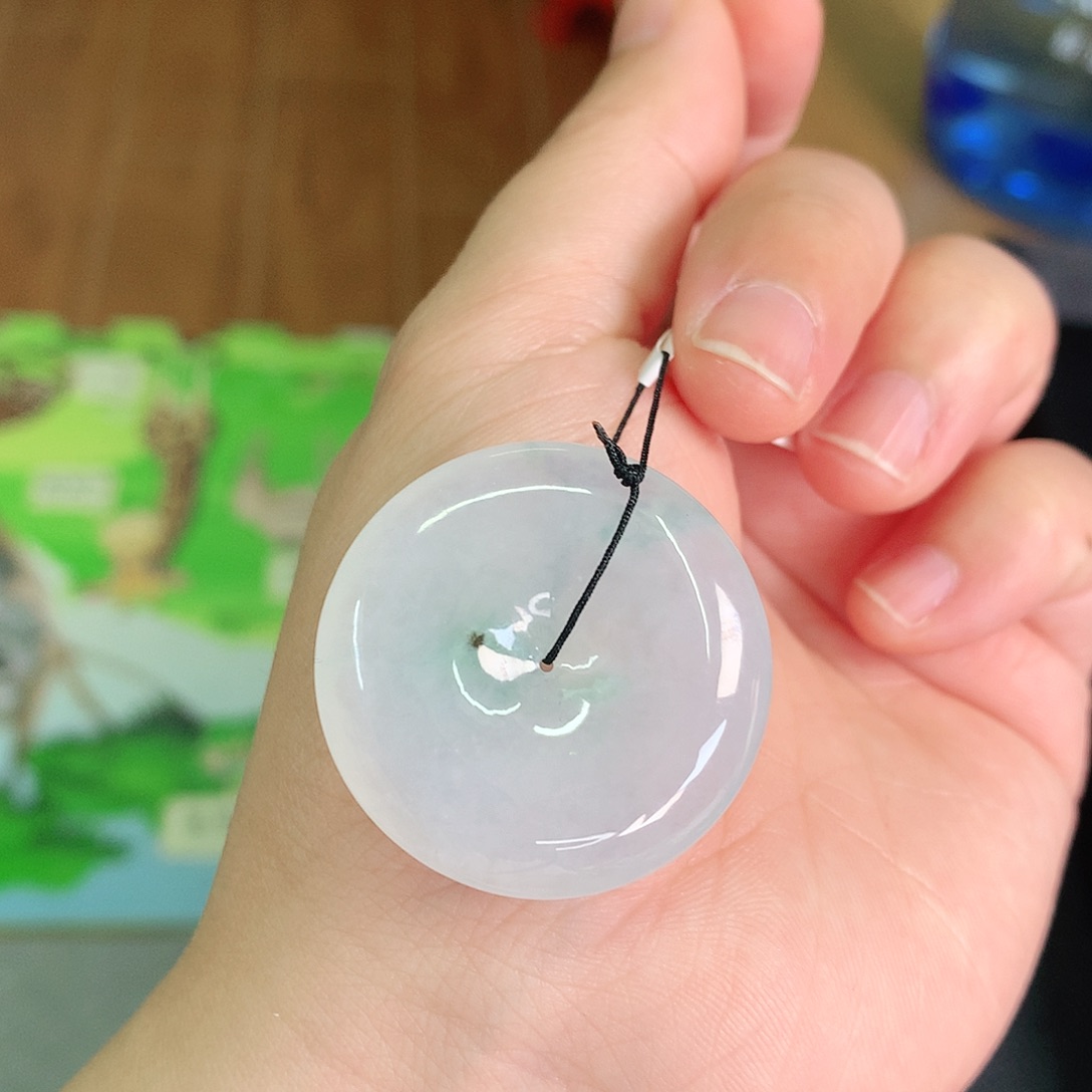 翡翠颈饰未镶嵌飘绿大扣33*6.2