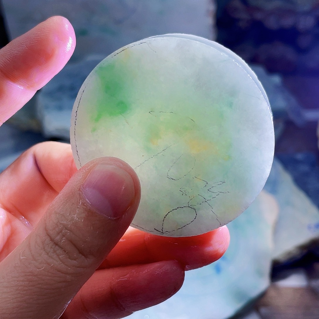 翡翠未镶嵌颈饰毛料35