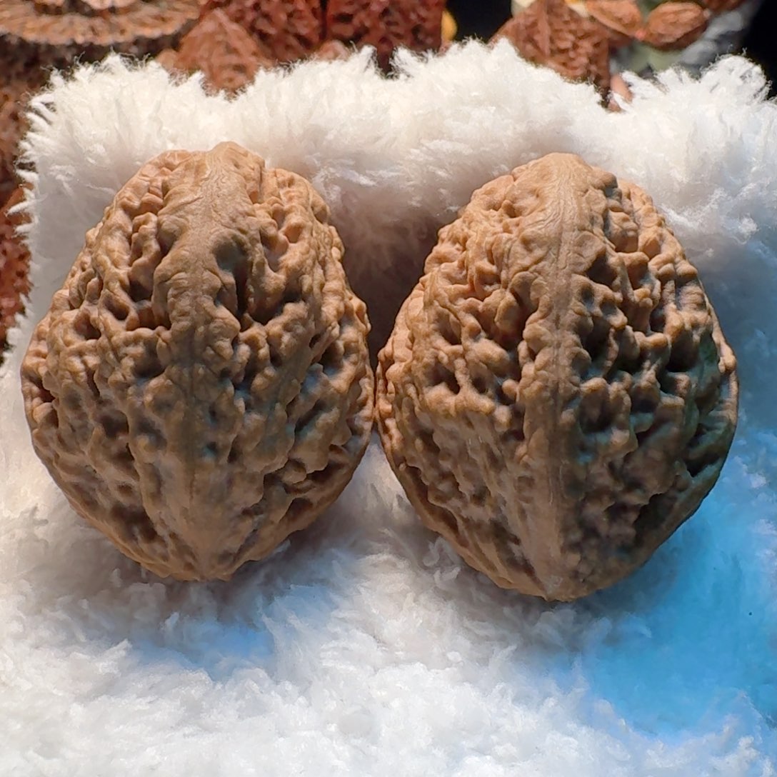 文玩核桃吊坠粗筋虎头