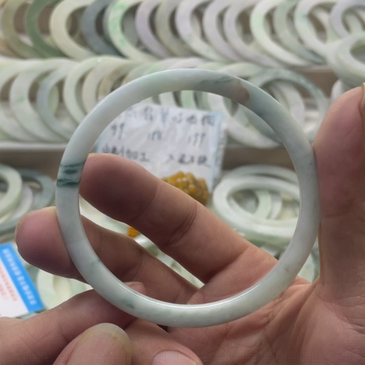 翠情深 天然翡翠 圈口62叮当方镯