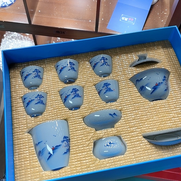 孤品茶具套装等。