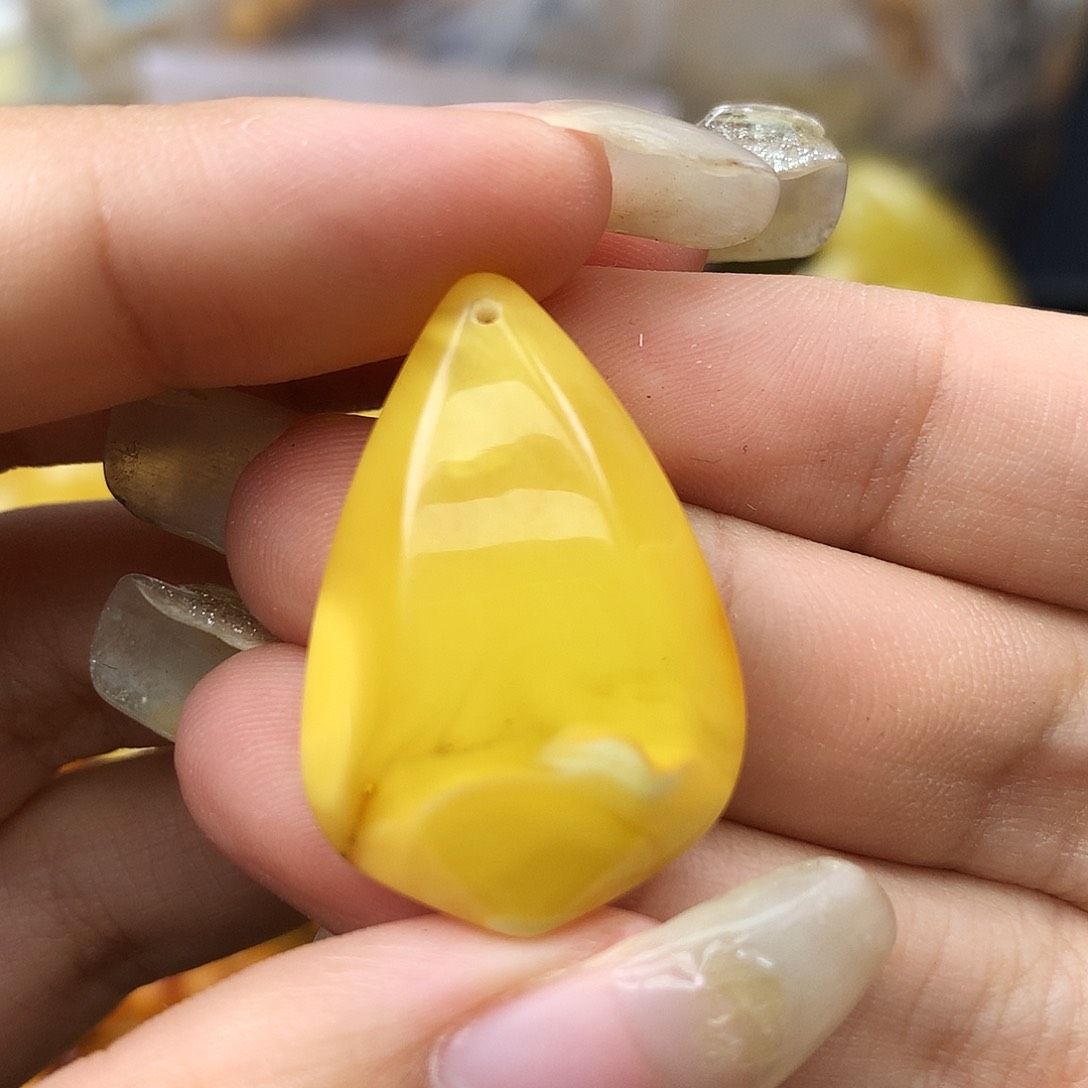 未镶嵌琥珀珠宝奇石