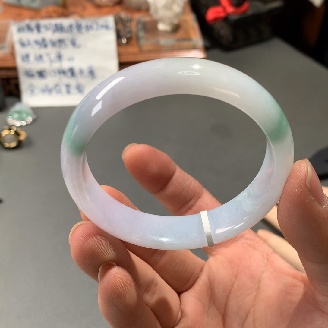 翡翠手镯未镶嵌55圈口