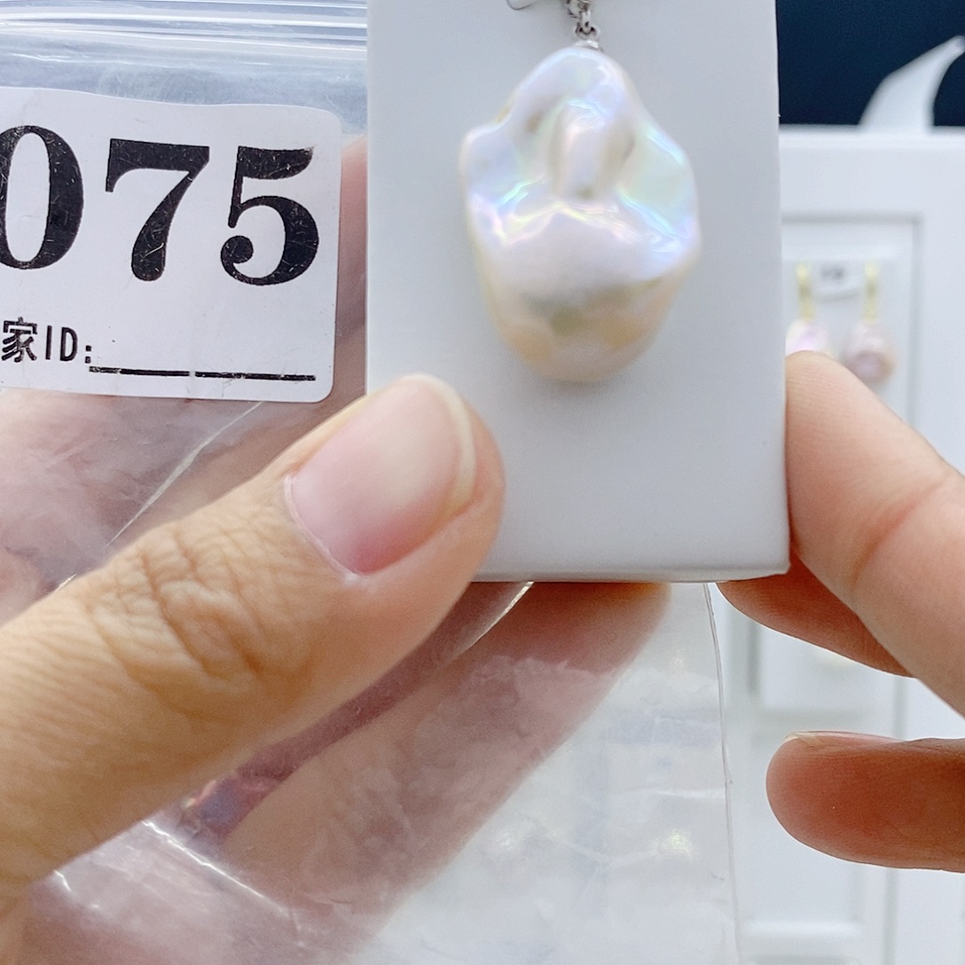 淡水珍珠钛钢颈饰