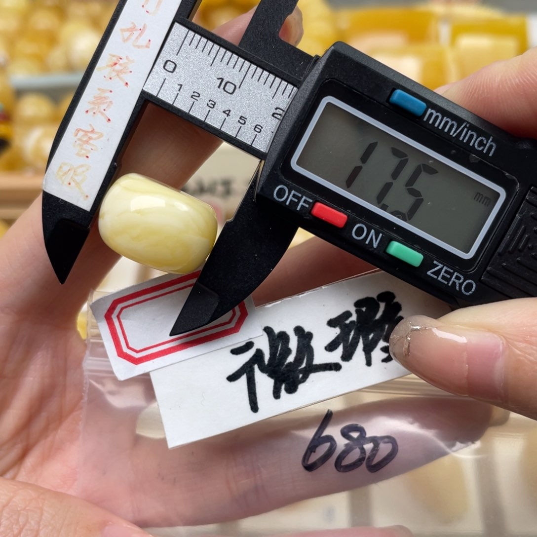 蜜蜡裸石未镶嵌?****微瑕