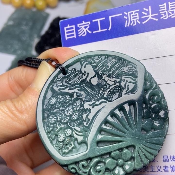 翡翠颈饰未镶嵌翡翠