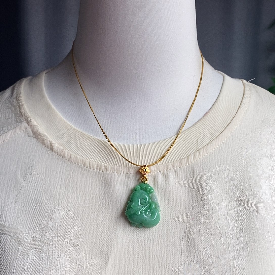 翡翠未镶嵌吊坠(赠链)