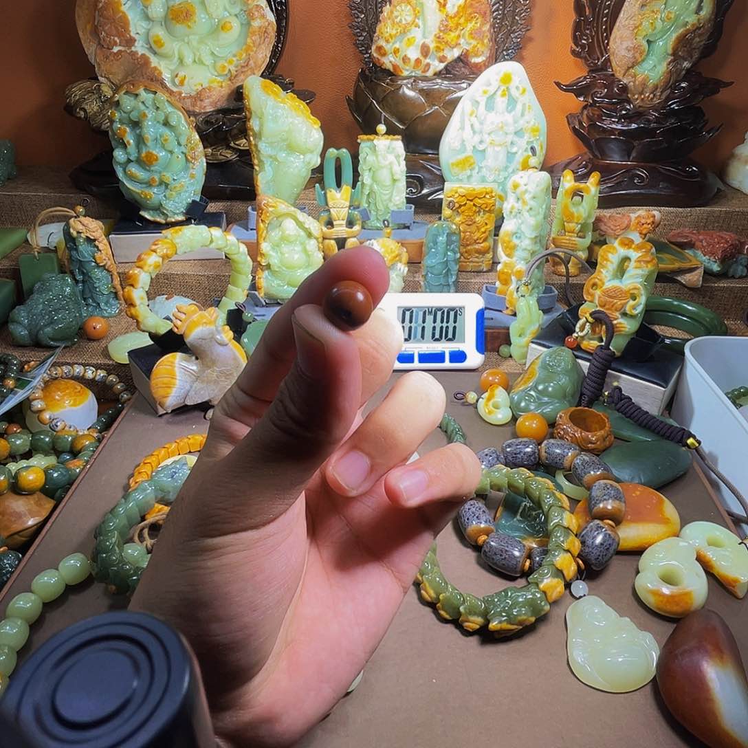 关***越透闪石质玉未镶嵌珠宝奇石