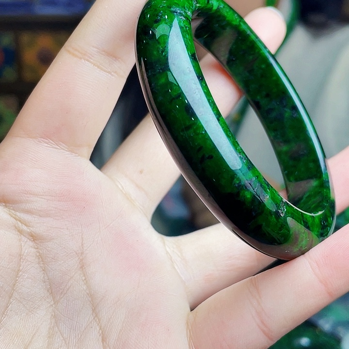 翡翠未镶嵌颈饰多样性57.5