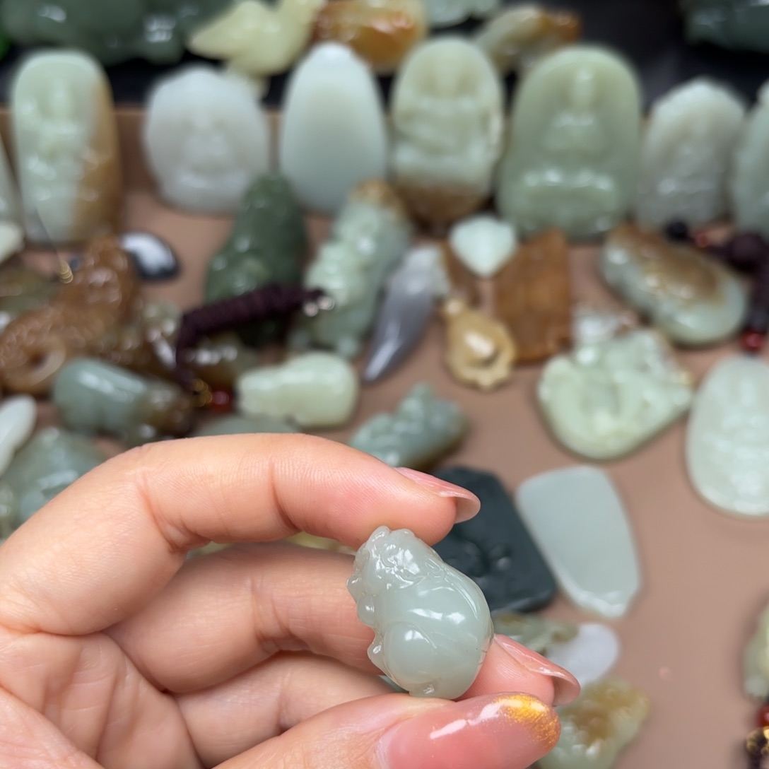 和田玉颈饰未镶嵌