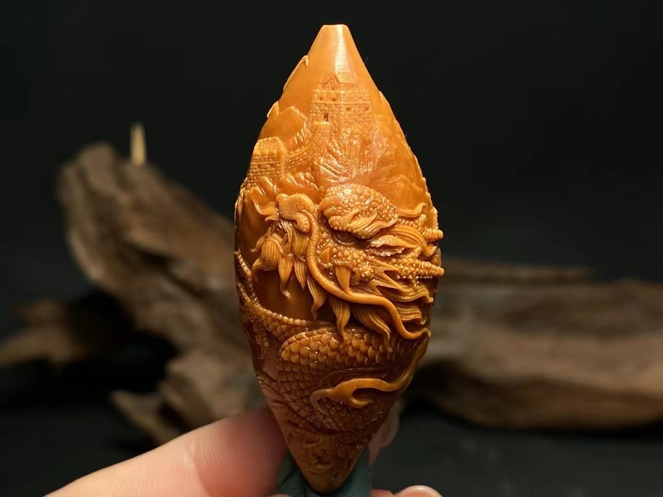 橄榄核纯手工雕刻橄榄核雕龙长城