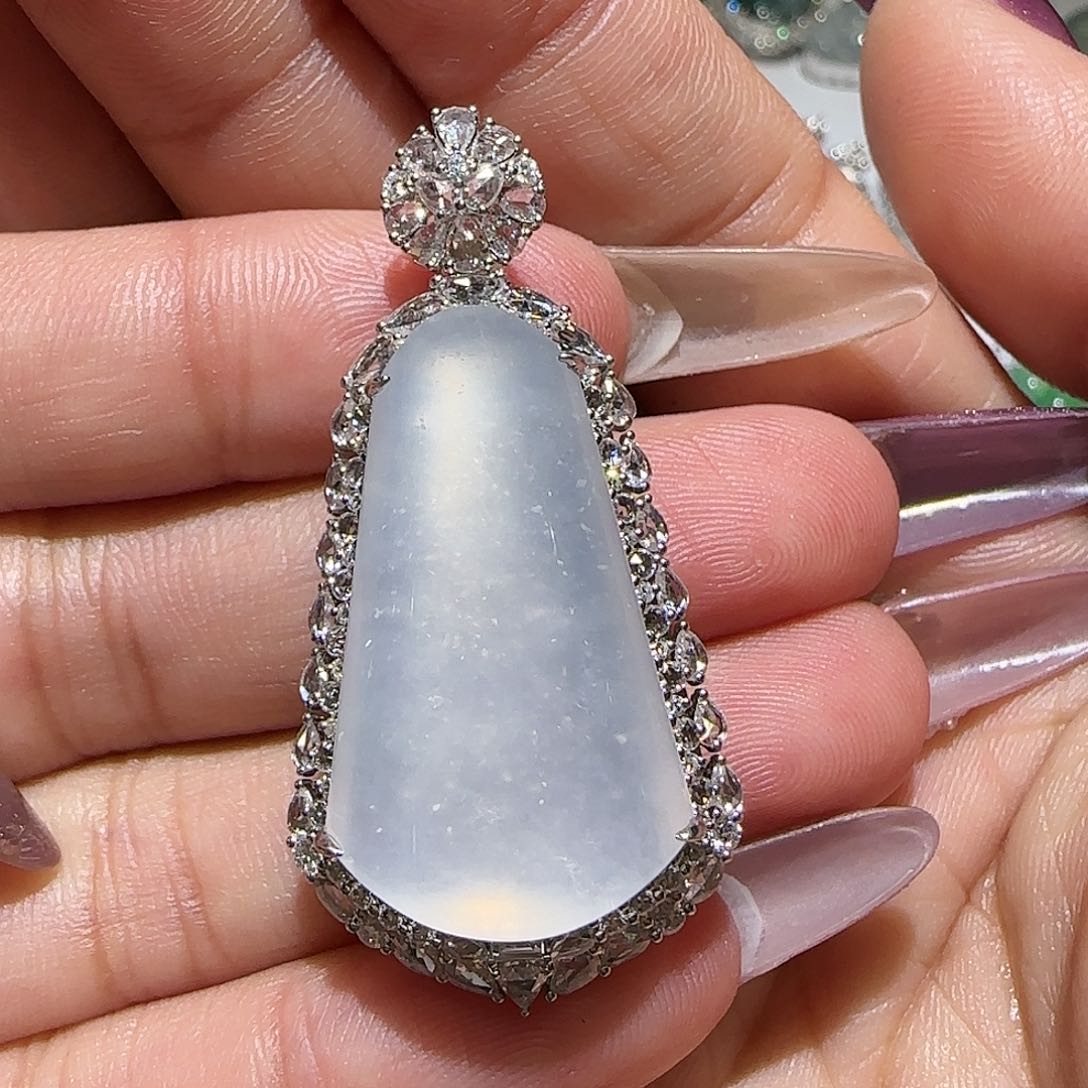 【闪购商品】颈饰18K金镶嵌翡翠n**a天然