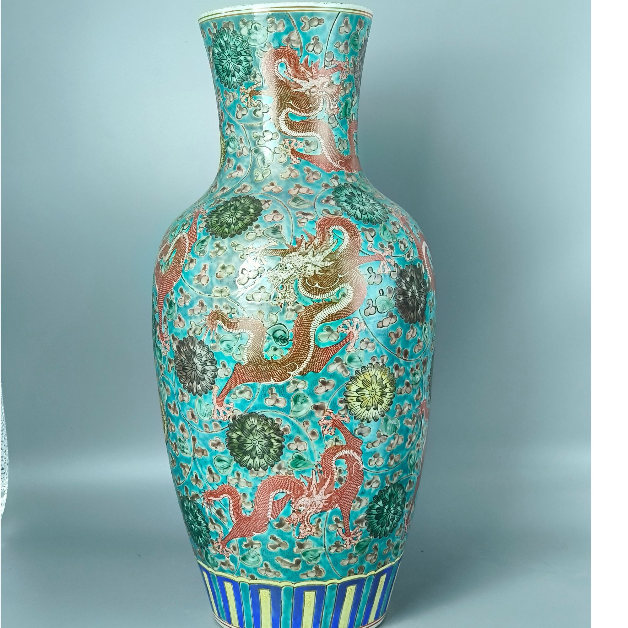 景德镇陶瓷/绿地/龙纹赏瓶