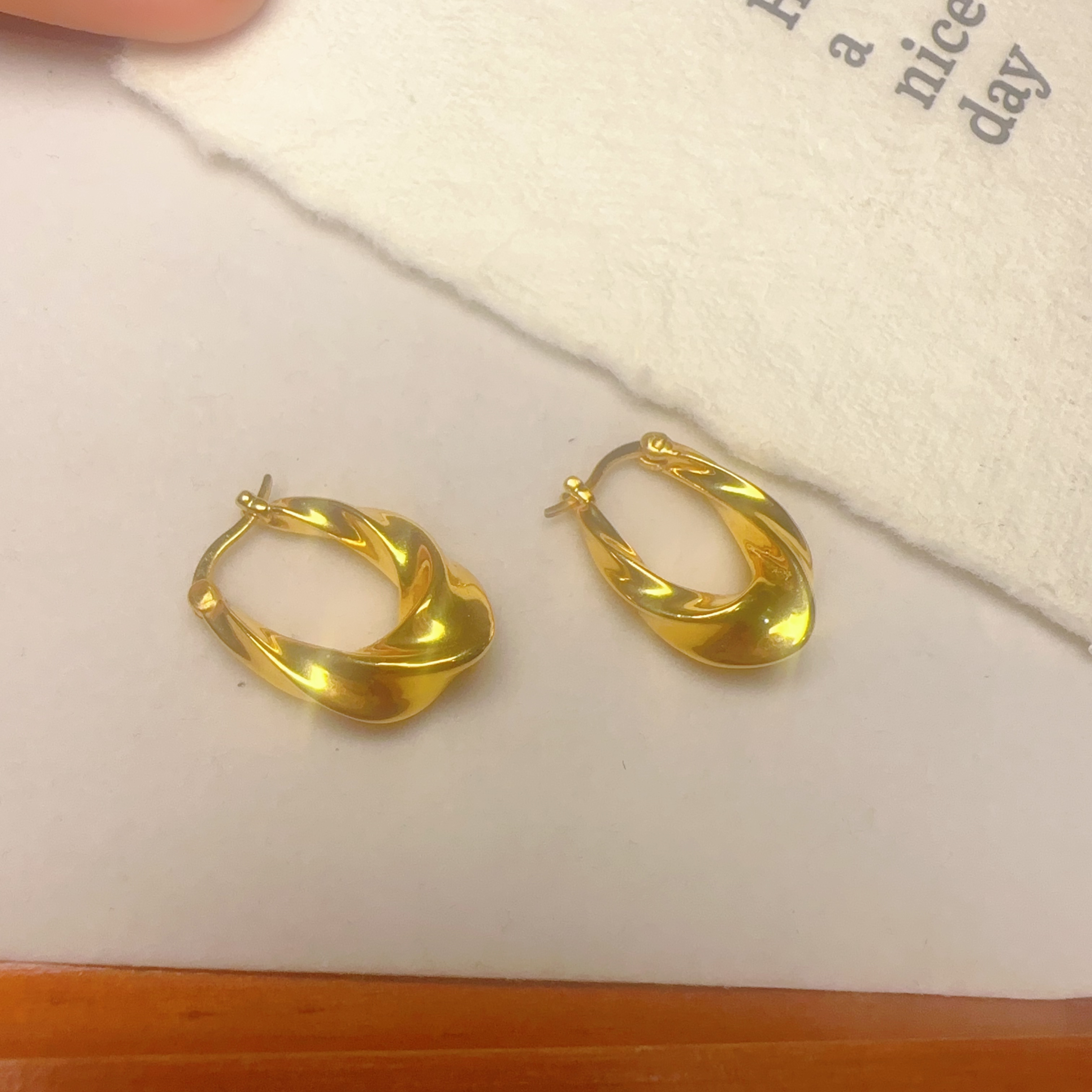 18k金扭曲圆环耳圈冷淡风几何扭圈复古高级感轻奢小众设计耳饰