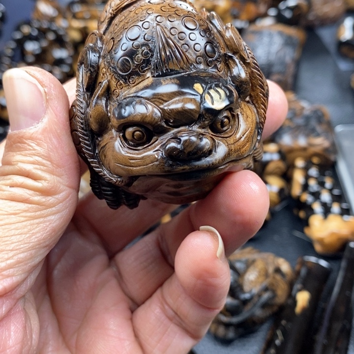 香榧木Y****Q精品雕刻金蟾66.5克