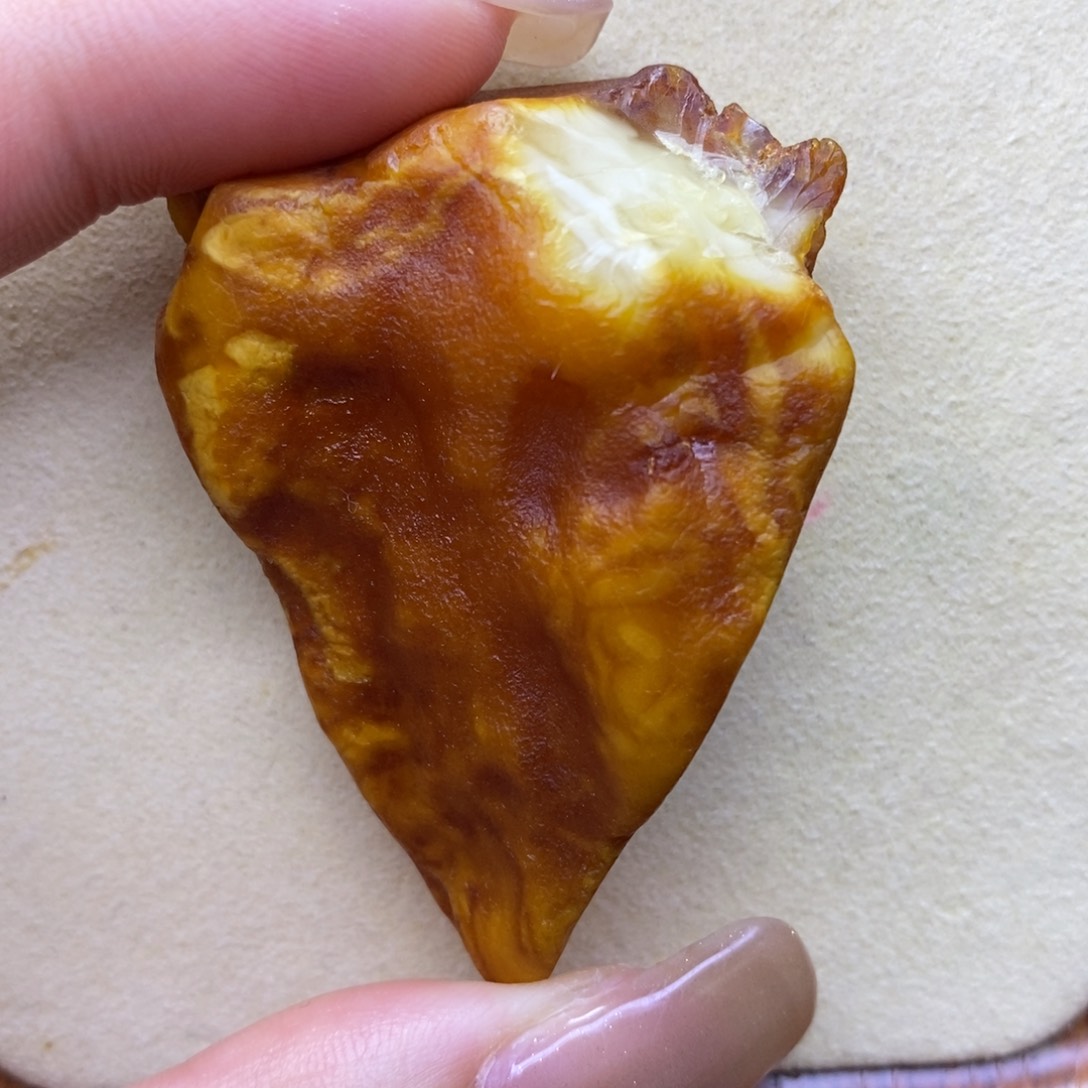 未镶嵌定制蜜蜡萤**?陈