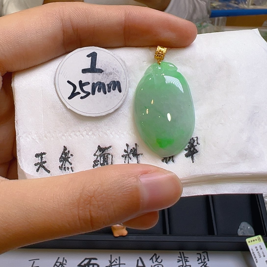 翡翠颈饰18K金镶嵌翡翠