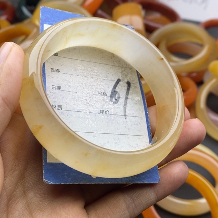 未镶嵌手镯石英质玉