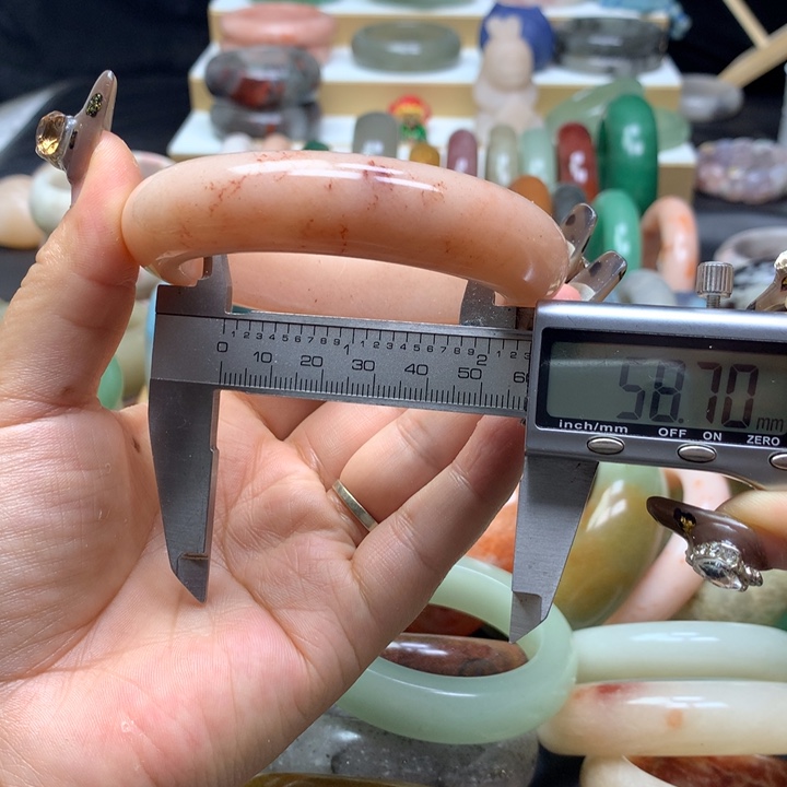 未镶嵌手镯石英质玉