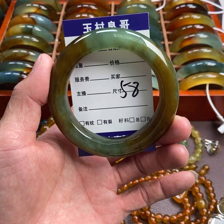 蛇纹石玉未镶嵌手镯